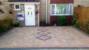 Driveway design that suits a Woodford home